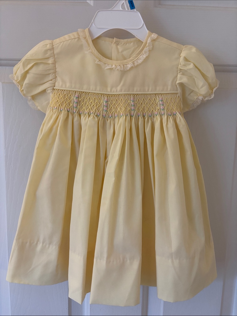 Baby Sen:Soft yellow cotton dress with smocking and tie back